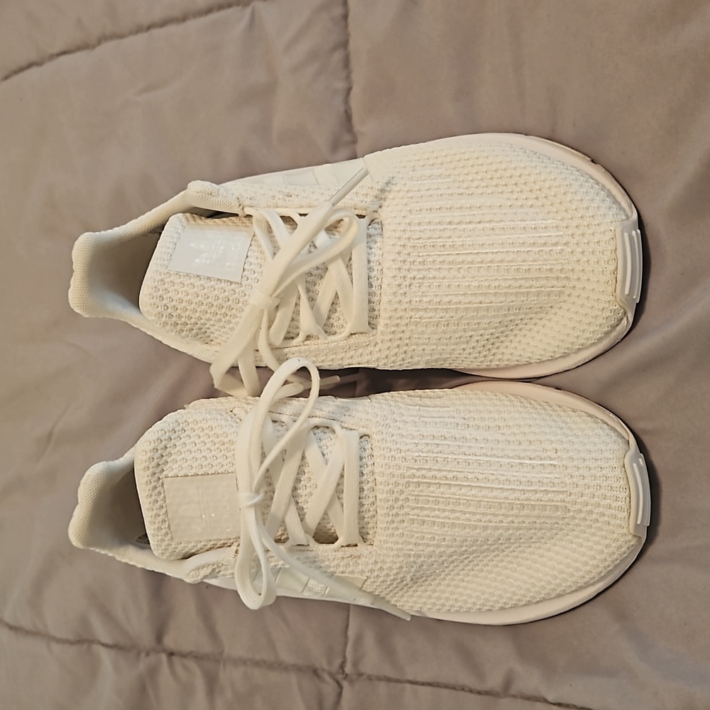 White Adidas - Picture 6 of 6